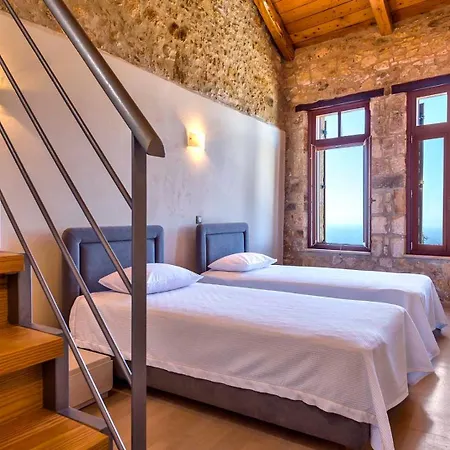 Candice - Luxurious And Historic With Sea View Villa Rethimnon