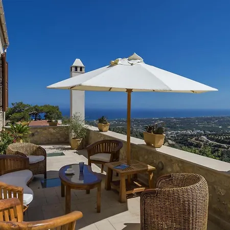 Candice - Luxurious And Historic With Sea View