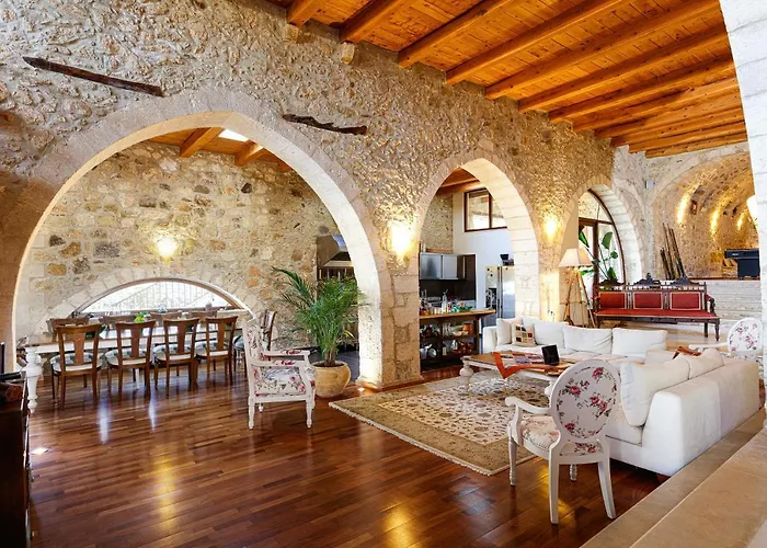 Candice - Luxurious And Historic With Sea View