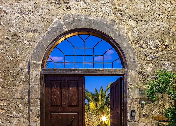 Candice - Luxurious And Historic With Sea View Villa *