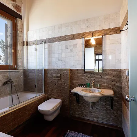 Candice, Luxurious Historic With Sea View Willa