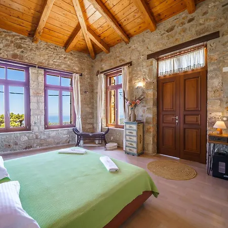 Candice, Luxurious Historic With Sea View By Rentado Villa