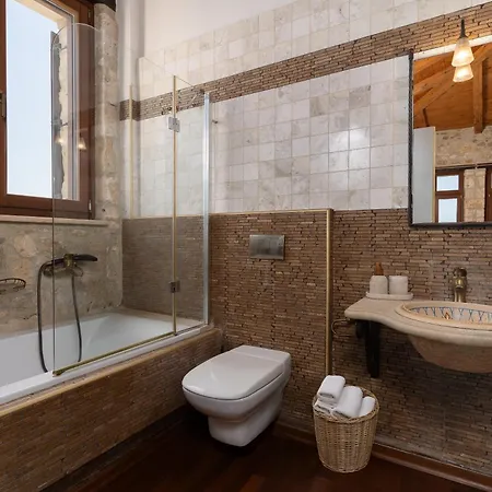 Candice Historic Venetian Retreat By Rentado Villa