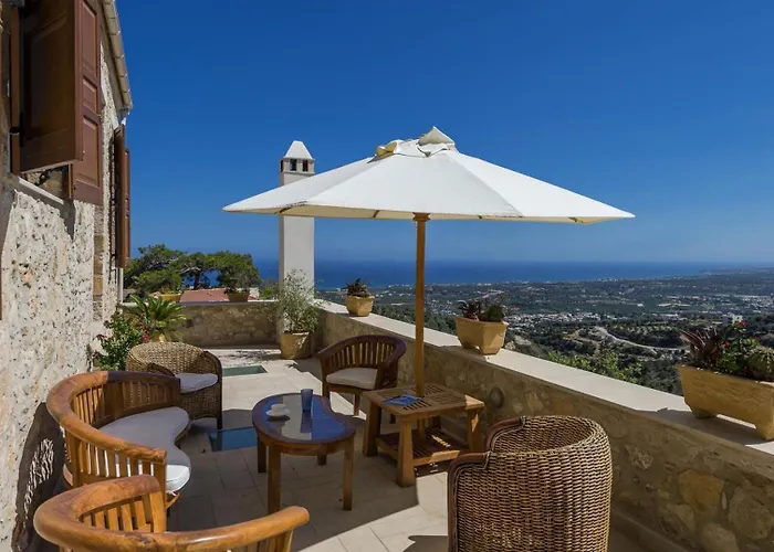 Candice - Luxurious And Historic With Sea View